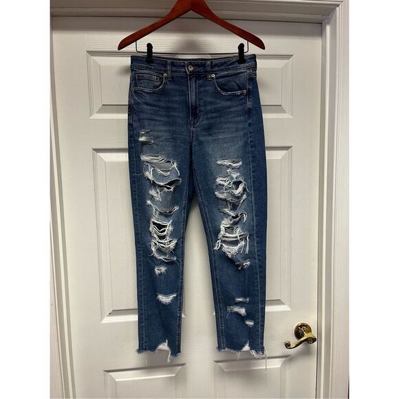 American Eagle Heavily Distressed Mom Jeans sz 6 - Picture 1 of 8